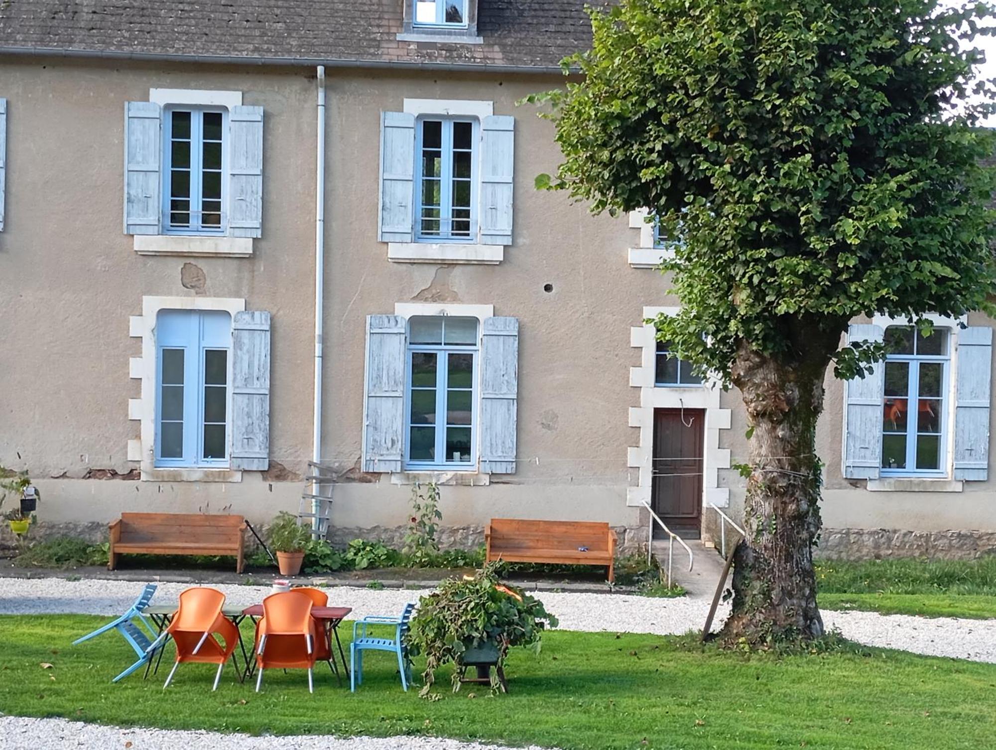 L' Ancienne Ecole Du Morvan Larochemillay 外观 照片
